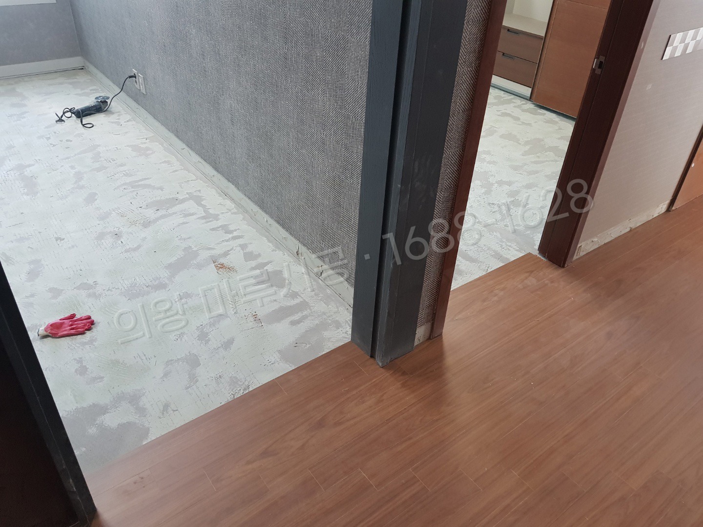 의왕 청계동 바닥공사 마루시공업체 강마루 스타 콤비강 내츄럴티크 상가 시공 중